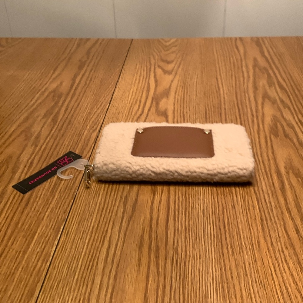 No Boundaries wallet.  BROWN/CREAM.  NEW!